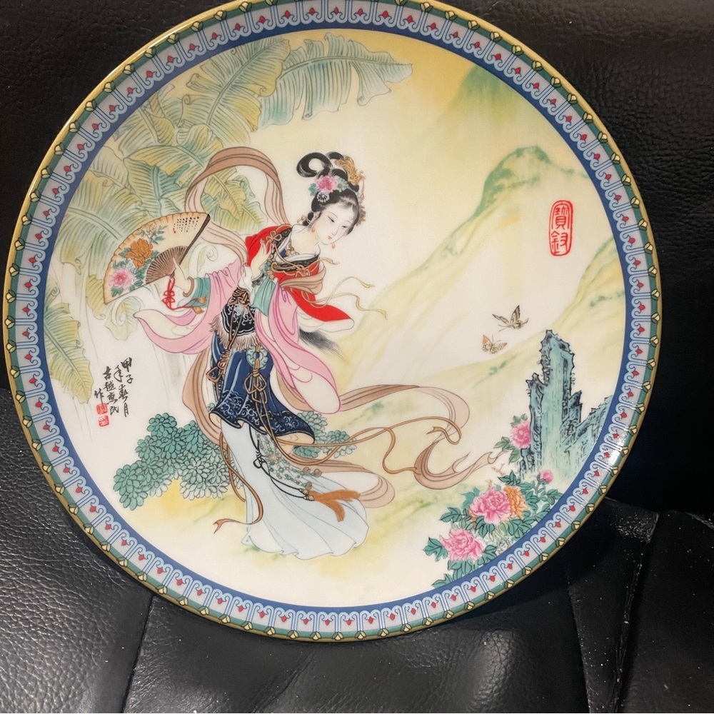 Ceramic Plate from “Beauties of the Red Mansion” Series.